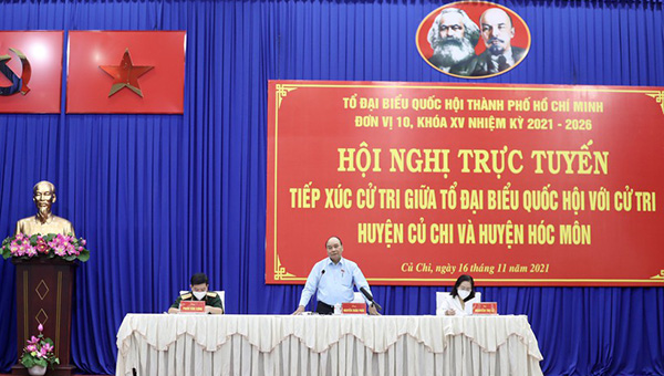 Chủ tịch nước Nguyễn Xuân Phúc mong muốn TP.HCM sớm khôi phục kinh tế và đưa đời sống người dân trở lại bình thường - Ảnh: Zing  