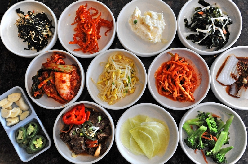 Người Hàn Quốc thường bày các loại rau vào các bát nhỏ