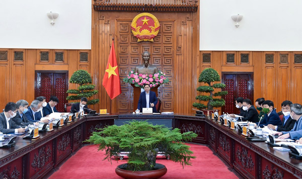 Thủ tướng Phạm Minh Chính phát biểu trong cuộc họp với các bộ, ngành, đơn vị về thúc đẩy nghiên cứu, chuyển giao công nghệ sản xuất vaccine - Ảnh: VGP