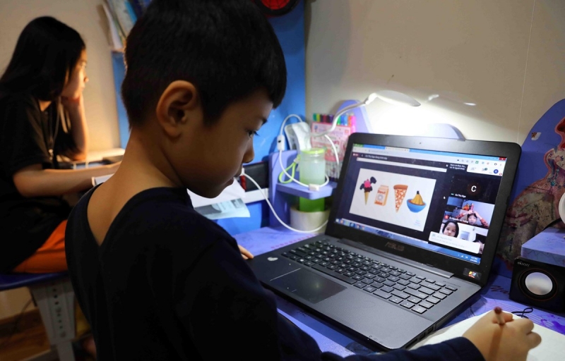 Cần đảm bảo sức khỏe, giảm áp lực cho trẻ học trực tuyến trong mùa dịch