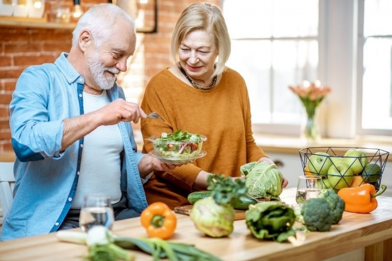 Chế độ ăn nhiều trái cây, rau xanh có thể giúp giảm nguy cơ suy giảm nhận thức ở người cao tuổi
