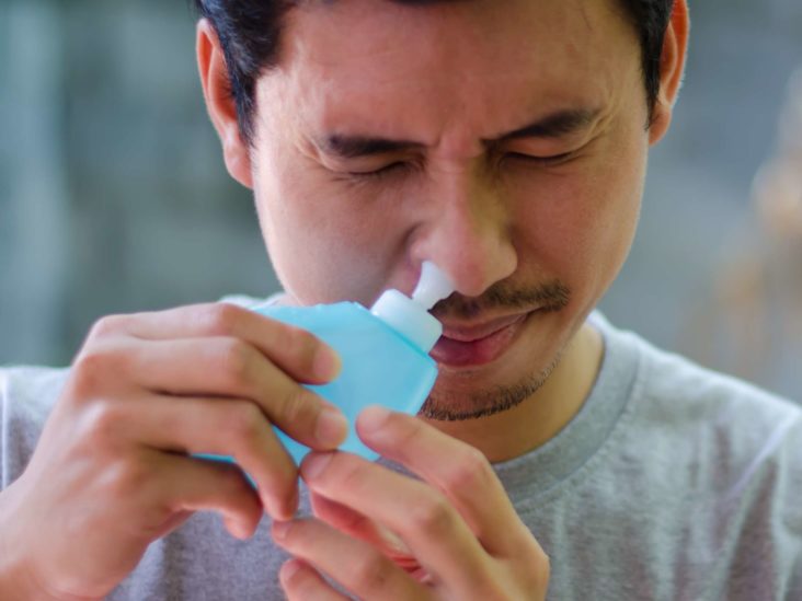 Tạo thói quen vệ sinh mũi họng hàng ngày để bảo vệ đường hô hấp khỏi ô nhiễm không khí