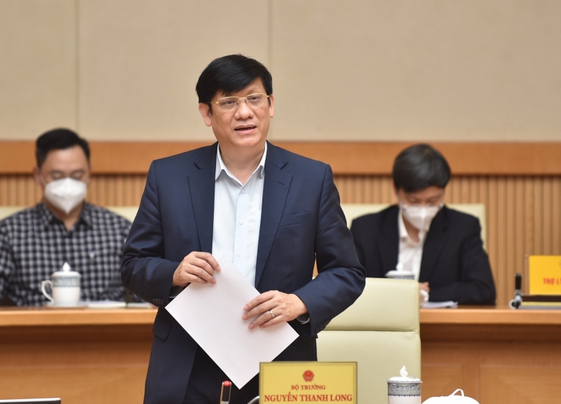 Bộ trưởng Bộ Y tế Nguyễn Thanh Long báo cáo tại cuộc họp - Ảnh: VGP