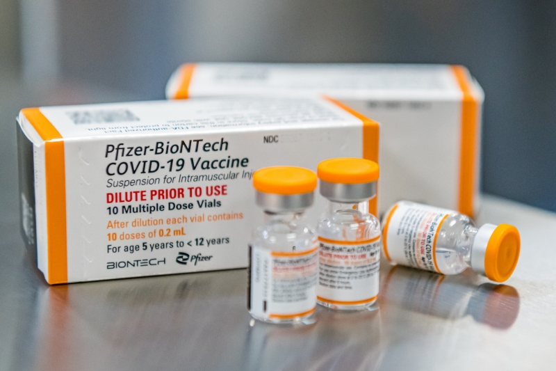 Vaccine Pfizer dành cho trẻ từ 5-12 tuổi có nắp màu cam, liều lượng thấp hơn so với liều cho người trưởng thành