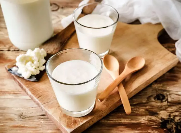 Sữa tuy giàu dinh dưỡng nhưng gây hại cho làn da nhờn