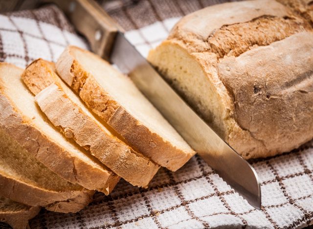 Bánh mì trắng nhiều tinh bột tăng sự hình thành AGEs
