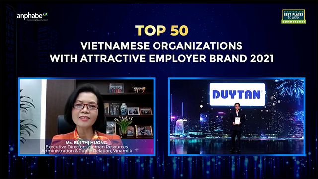 Đại diện Vinamilk tham gia công bố các doanh nghiệp nằm trong danh sách 100 Nơi làm việc tốt nhất Việt Nam năm 2021