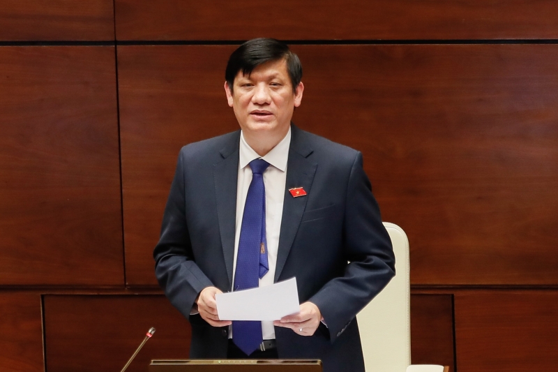 Bộ trưởng Bộ Y tế Nguyễn Thanh Long trả lời chất vấn tại Quốc hội ngày 10/11 - Ảnh: VGP