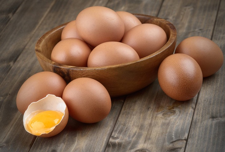 Bạn không nên bảo quản trứng nguyên quả trong ngăn đông tủ lạnh