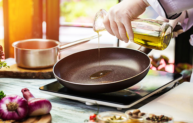 Nên sử dụng với lượng vừa đủ và hạn chế tái sử dụng dầu ăn