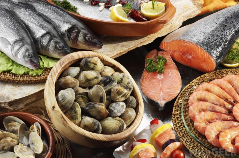 Người bị gout cần hạn chế ăn thực phẩm chứa nhiều purine như hải sản