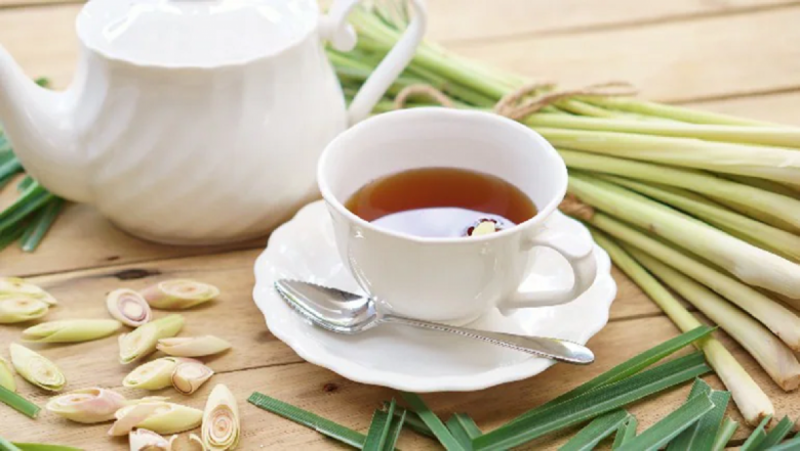 Ngoài giữ ấm cơ thể trà sả còn giúp giảm cân