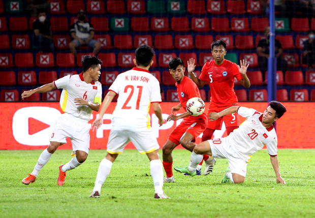 U23 Việt Nam dễ dàng đánh bại một U23 Singapore to cao nhưng vụng về - Ảnh: VFF