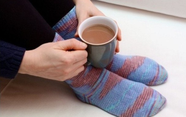 Uống những thức uống nóng giúp bạn giữ ấm vùng bàn tay, bàn chân