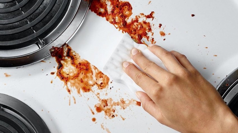Cẩn trọng trước khi dùng miếng bọt biển melamine trên mặt bếp