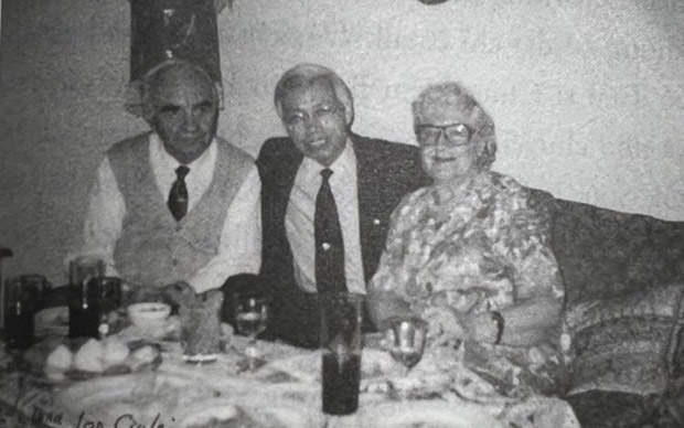PGS.TS. Lê Văn Truyền thăm vợ chồng thầy cũ GS.TS. Ion Ciulei, Bucarest (ngày 12/5/2001)