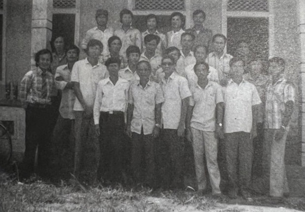PTS. Lê Văn Truyền và Lãnh đạo huyện A Lưới thăm và làm việc tại Trại nghiên cứu dược liệu A Lưới (1989)