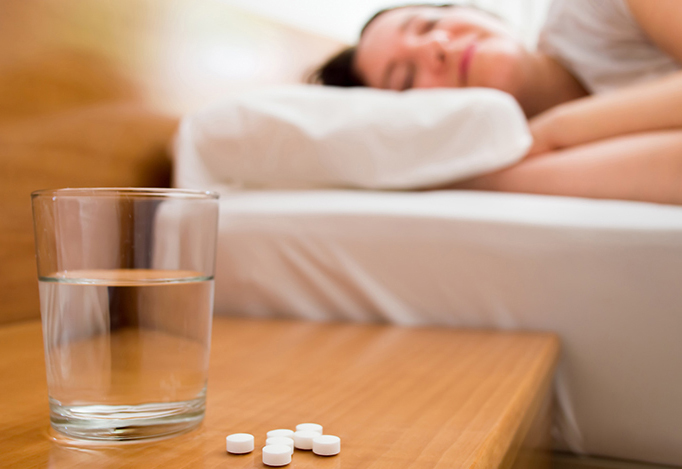 Sử dụng melatonin ở liều lượng an toàn trước khi đi ngủ khoảng 1-2 giờ