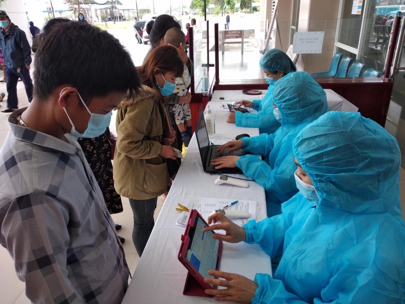 Người dân khai báo y tế tại Hà Nội trong thời gian đỉnh dịch.