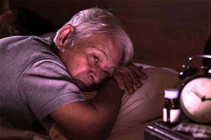 Rối loạn giấc ngủ ở người cao tuổi thường khiến người bệnh cảm thấy mệt mỏi, cơ thể suy nhược…do ngủ không đủ giấc

