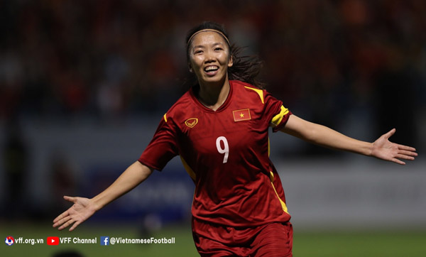 Huỳnh Như tiếp tục thể hiện phong độ và đẳng cấp cao khi ghi bàn thắng tuyệt đẹp vào lươi ĐT nữu Thái Lan - Ảnh: VFF