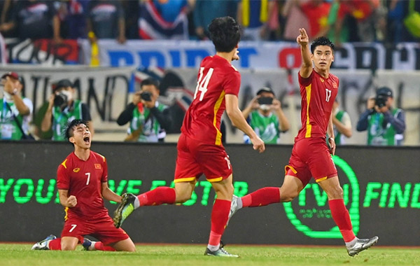 Mạnh Dũng ghi bàn thắng duy nhất cho U23 Việt Nam ở trận chung kết với U23 Thái Lan - Ảnh: Zing