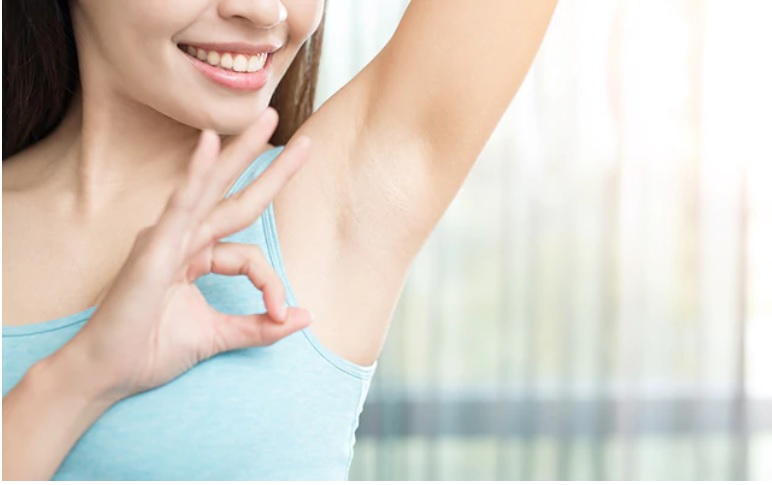 Cần điều trị đúng cách vì vùng da dưới cánh tay dễ bị nấm, viêm da kích ứng và nhiễm trùng.