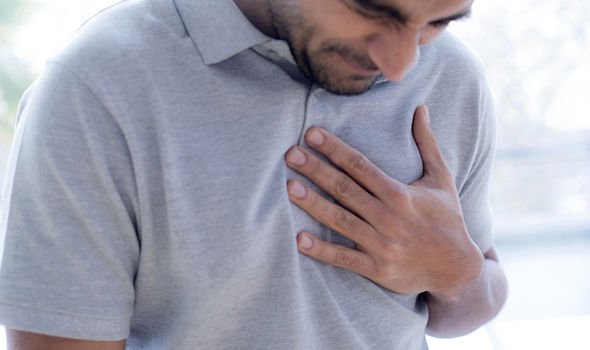 Triệu chứng đau ngực xuất hiện khi khối u phổi đã xâm lấn đến thành ngực