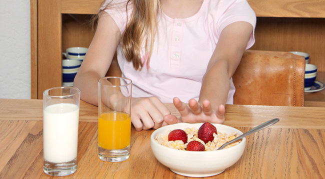 Trẻ bị rối loạn ăn uống thường có biểu hiện của chứng biếng ăn hoặc cuồng ăn.