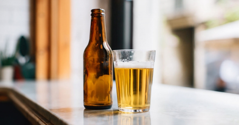 Nhậu bia thường xuyên là nguyên nhân số một khiến bệnh gout trở nặng