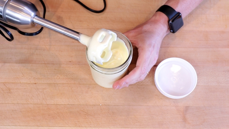 Làm mayonnaise tại nhà với máy xay cầm tay