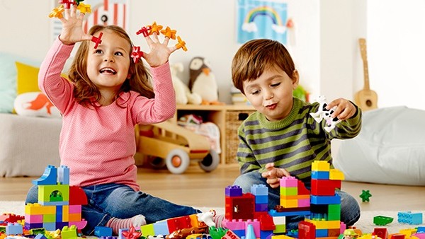 Đồ chơi là món quà mà đứa trẻ nào cũng đều yêu thích
