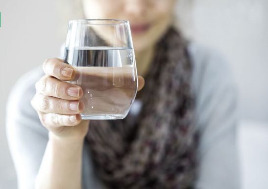 Người bình thường cần uống lượng nước là 2,7 đến 4,7 lít nước mỗi ngày