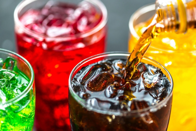 Người bị mỡ máu cao cần hạn chế dùng đồ uống chứa nhiều đường