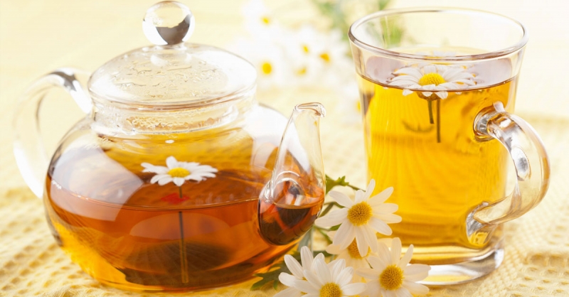 Lựa chọn kỹ lưỡng hoa cúc và mật ong để uống trà ngon hơn.