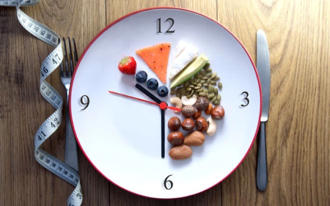 Mọi người nên quan tâm tới yếu tố thời gian khi áp dụng nhịn ăn gián đoạn
