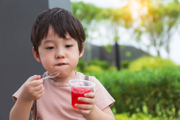 Trẻ em nên tránh ăn thực phẩm chứa nhiều phẩm màu nhân tạo