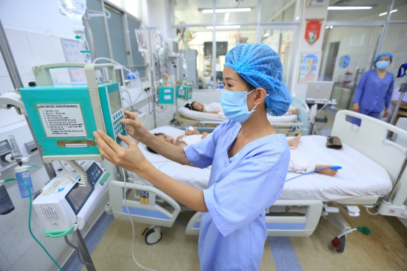 Bệnh viện Bệnh Nhiệt đới TP.HCM tiếp nhận điều trị hàng trăm ca sốt xuất huyết - Ảnh: Báo Thanh Niên