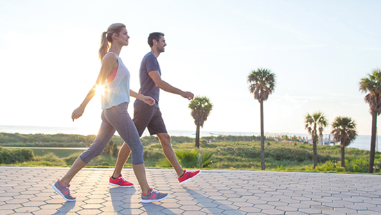 Đi bộ có thể giúp nâng cao sức khỏe tổng thể và giúp ổn định huyết áp