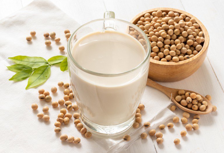 Sữa đậu nành là thức uống phù hợp cho người mỡ máu cao