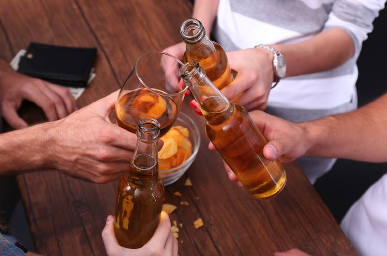 Đồ uống có cồn không chỉ ảnh hưởng nhiều sức khỏe mà còn khiến bạn ra nhiều mồ hôi hơn