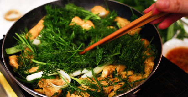 Chả cá là một trong những món ăn mang tính biểu tượng của thủ đô Hà Nội - Ảnh: Vnexpress.