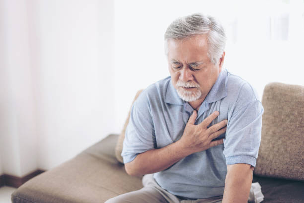 Tình trạng đau ngực có thể xảy ra khi dị vật đi vào phổi