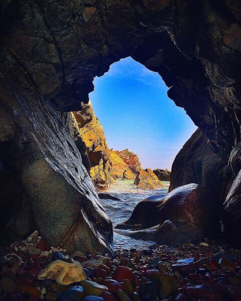 Hang động đẹp hiếm có trên đảo nhỏ này được gọi tên là hang Đầu Rồng - Ảnh: @lintinsm