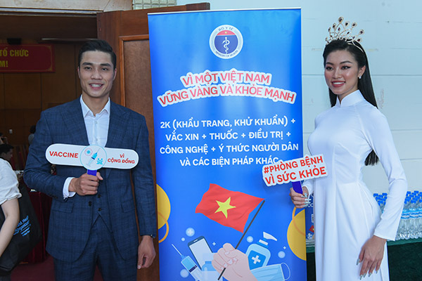 Hoa hậu Thể thao Việt Nam năm 2022 Đoàn Thu Thủy và Mister Việt Nam 2019 Trần Mạnh Kiên tại lễ phát động. 