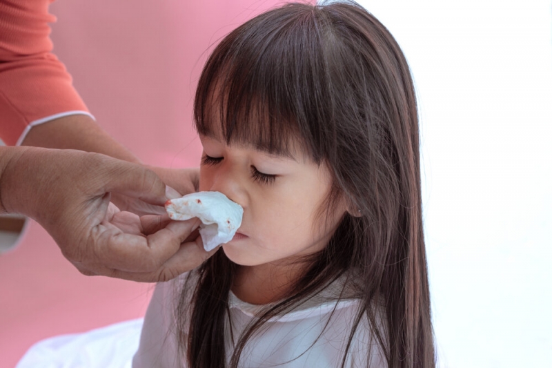 Niêm mạc mũi rất mỏng và dễ bị tổn thương nên khi trẻ móc và ngoáy mũi mạnh