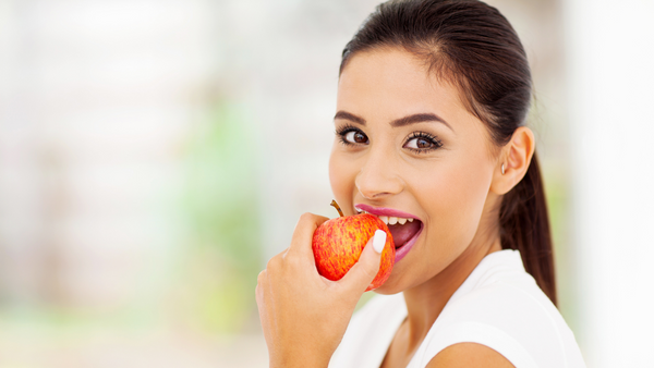Ăn táo vào bữa sáng sẽ giúp cơ thể khỏe mạnh hơn và ngăn ngừa các bệnh xảy ra.
