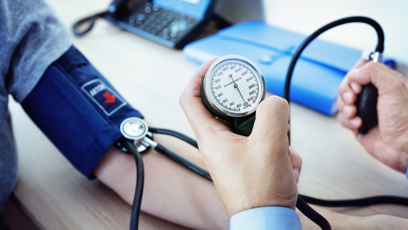 Người mắc tăng huyết áp cần duy trì dùng thuốc hạ huyết áp để giữ huyết áp ở mức an toàn