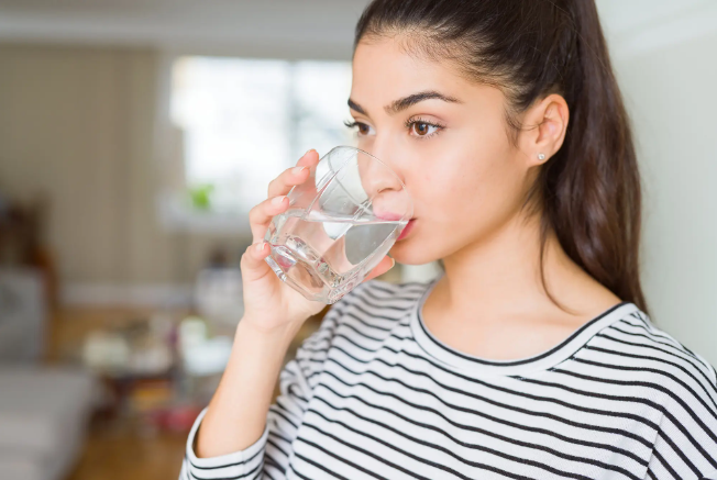 Thói quen uống nhiều nước là cách giúp làm sạch phổi