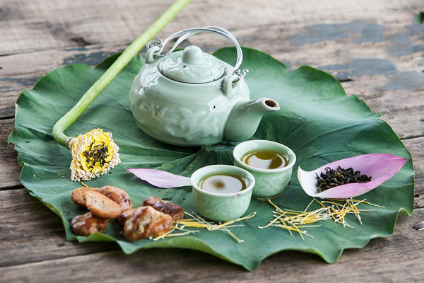 Cách chữa máu nhiễm mỡ từ lá sen - hãm trà.
